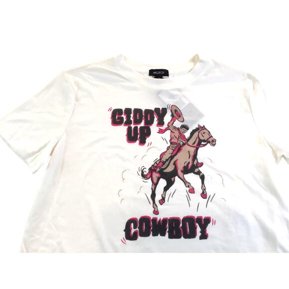 Giddy Up Cowboy T-Shirt Horse Cowboy Hat  NWT Medium NWT - Picture 2 of 3